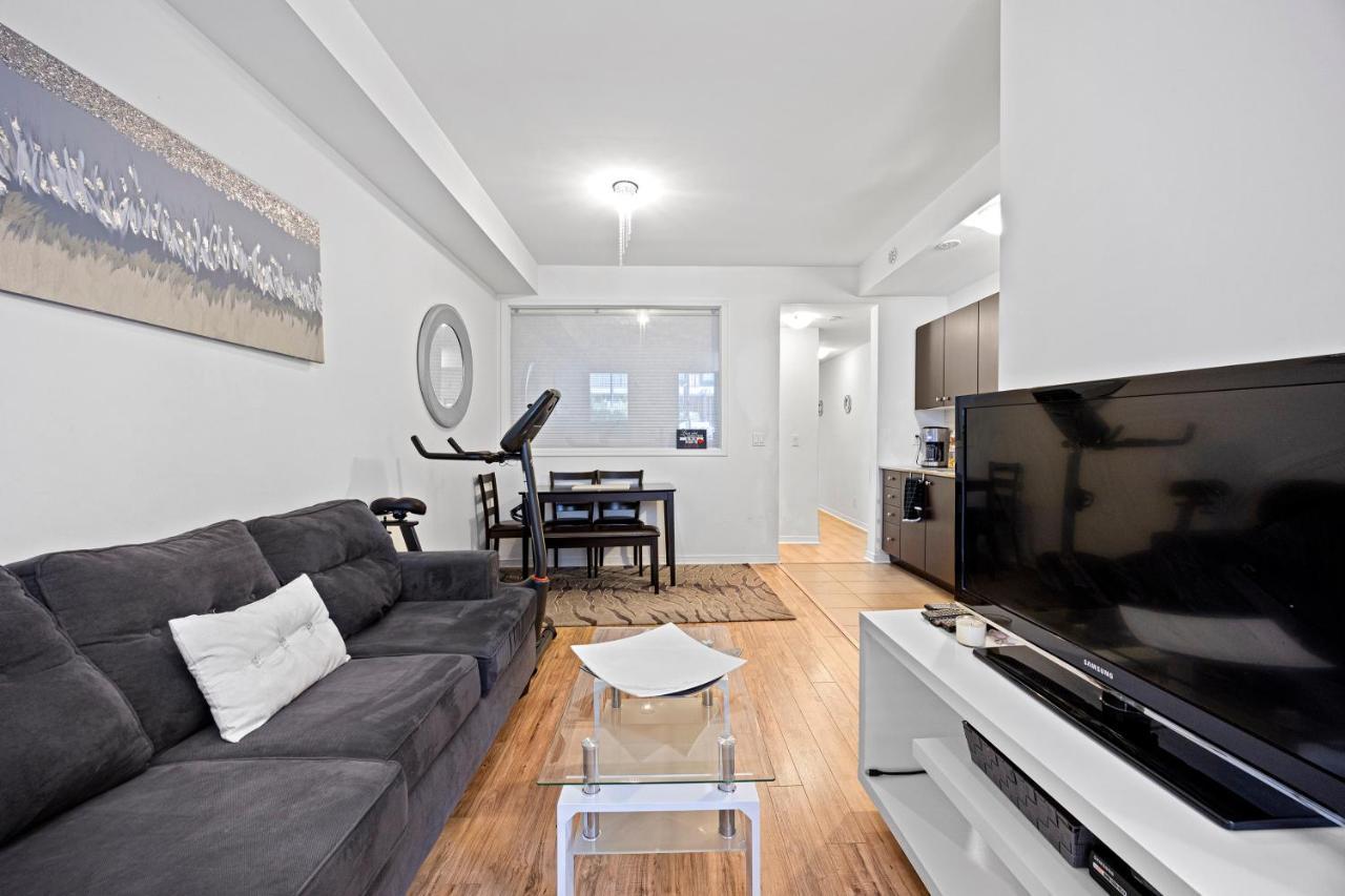 Apartmán Beautiful Townhouse Near Yorkdale Mall, Wilson Subway Toronto Exteriér fotografie