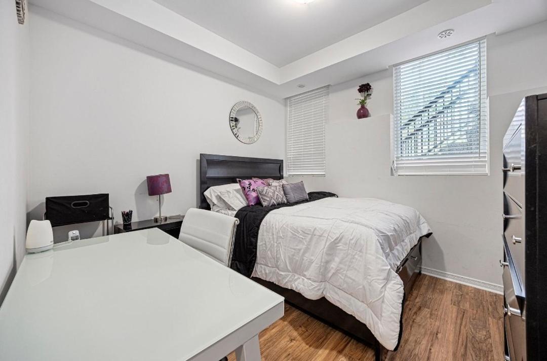 Apartmán Beautiful Townhouse Near Yorkdale Mall, Wilson Subway Toronto Exteriér fotografie