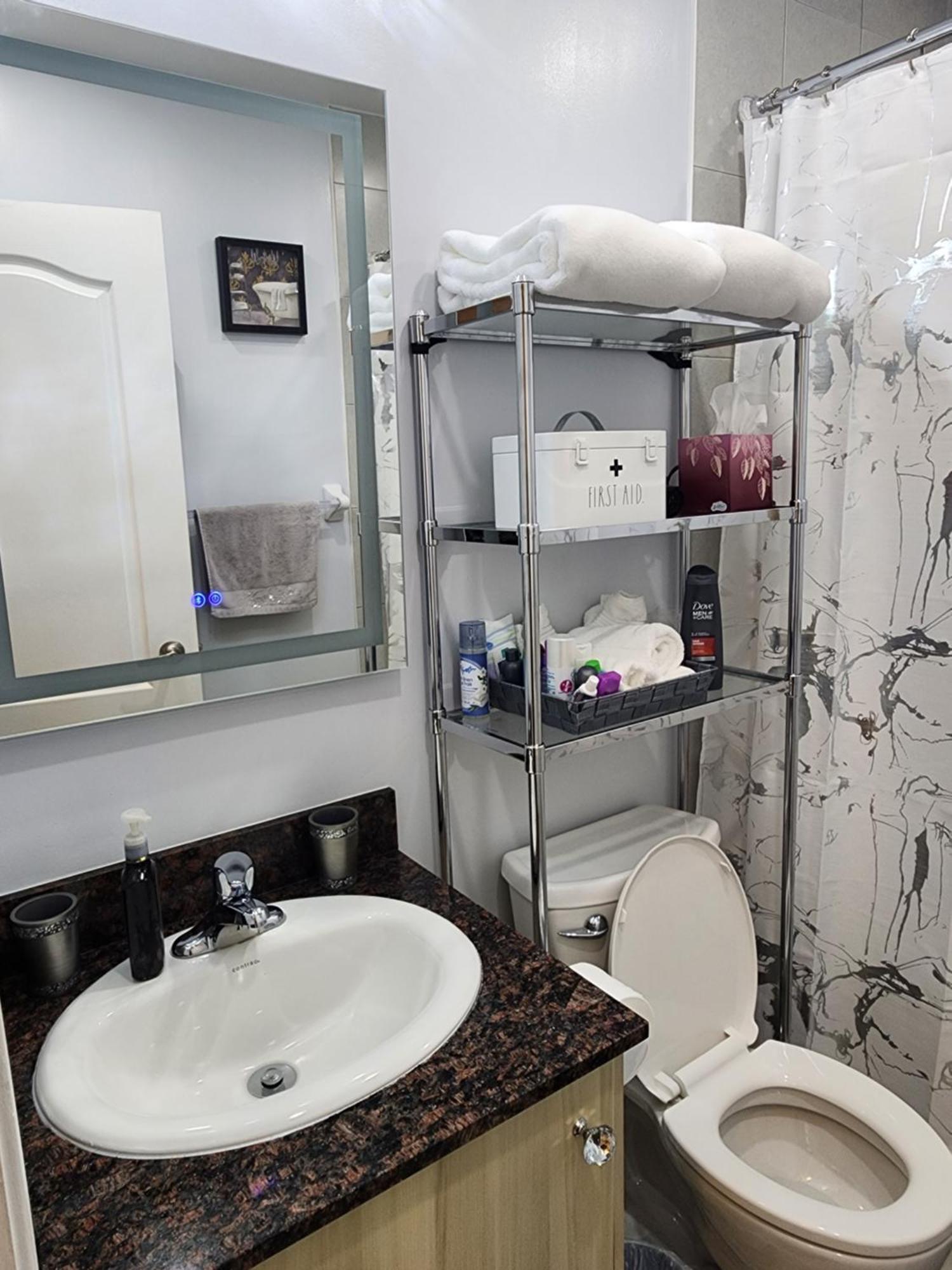Apartmán Beautiful Townhouse Near Yorkdale Mall, Wilson Subway Toronto Exteriér fotografie
