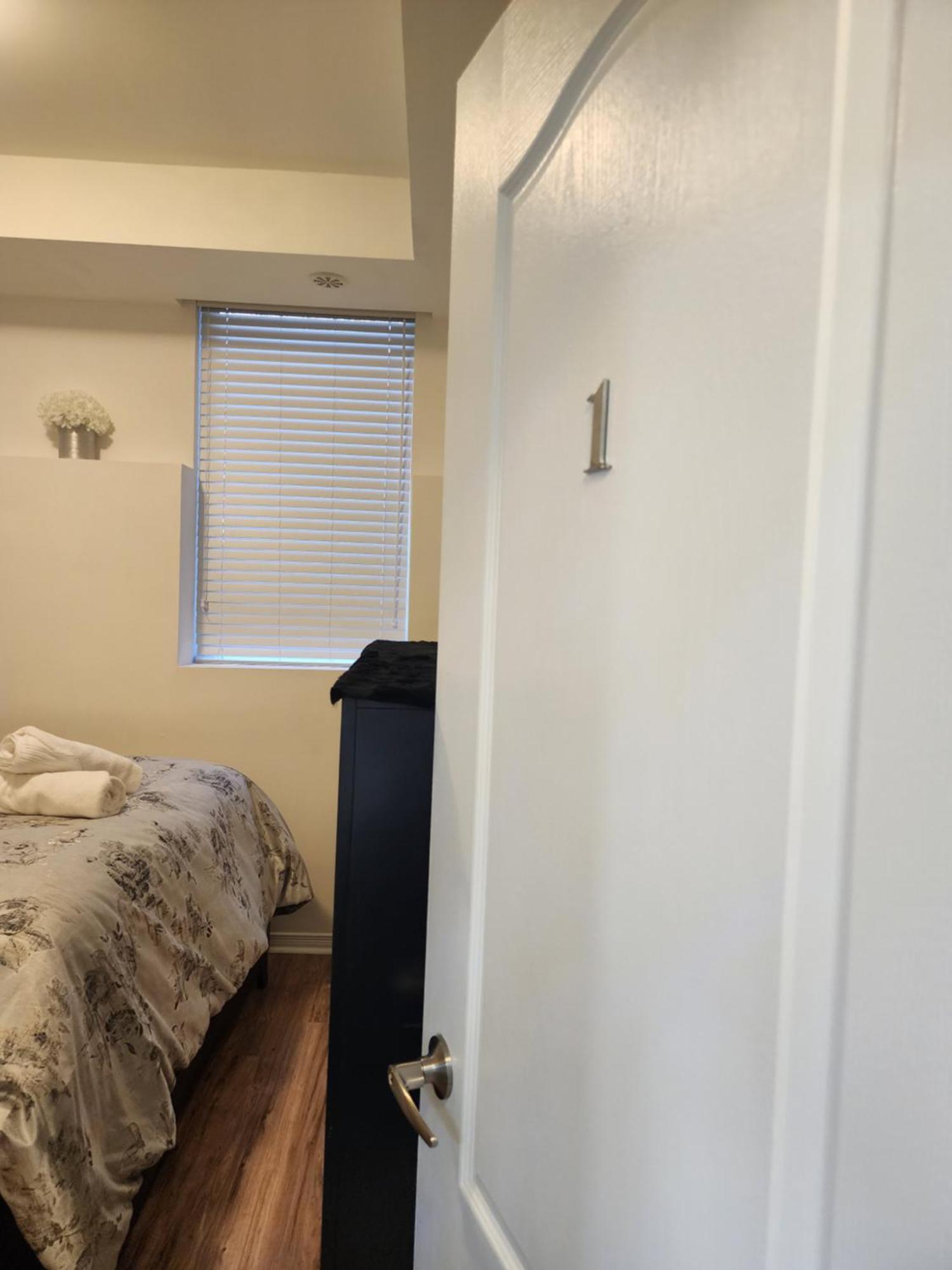 Apartmán Beautiful Townhouse Near Yorkdale Mall, Wilson Subway Toronto Exteriér fotografie